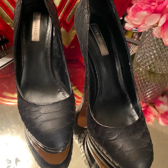 BCBGMAXAZRIA black croc stilettos size 10B - Picture 3 of 8